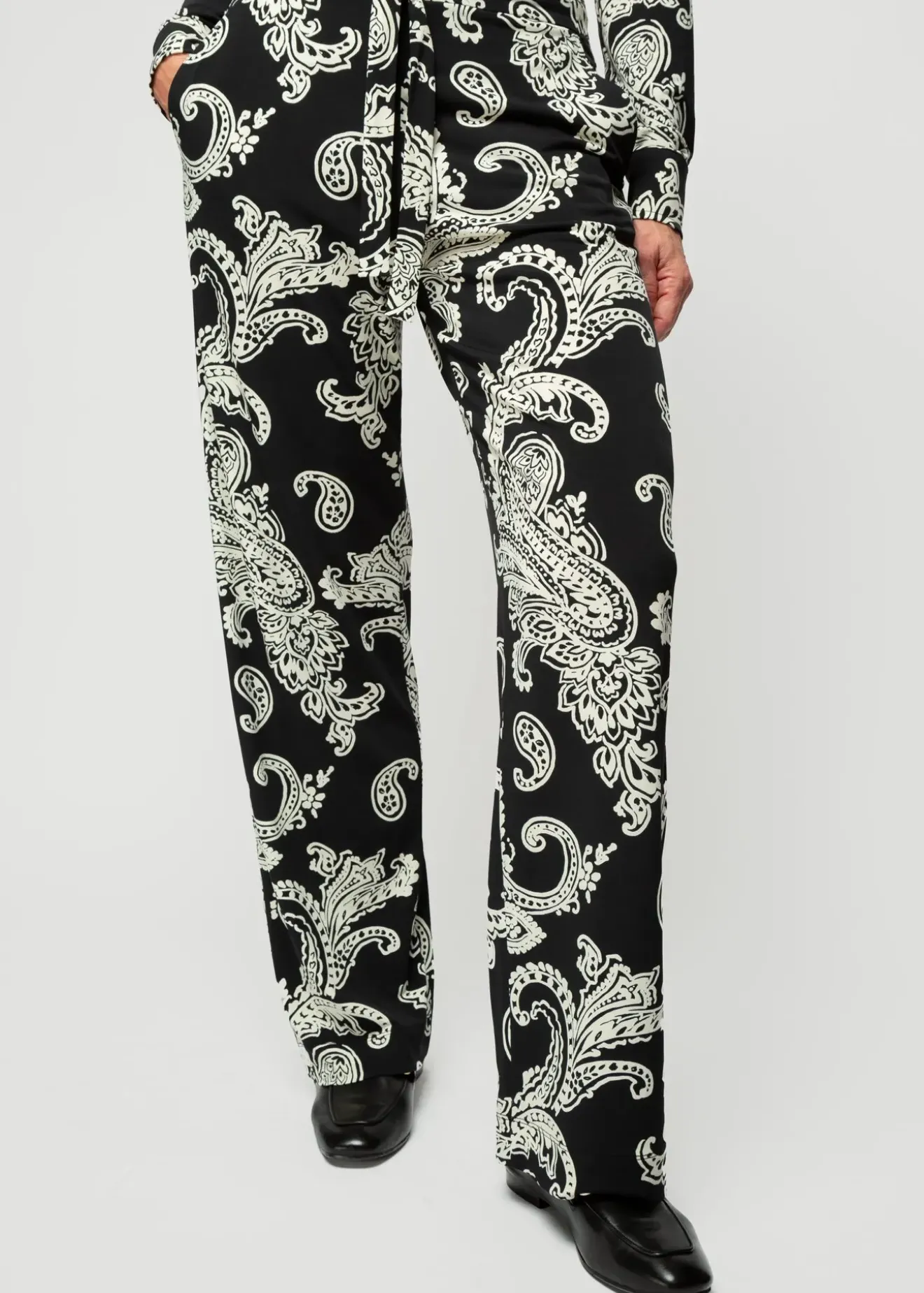 Vanilia Broek Met Paisley Print Ecru/Black Discount