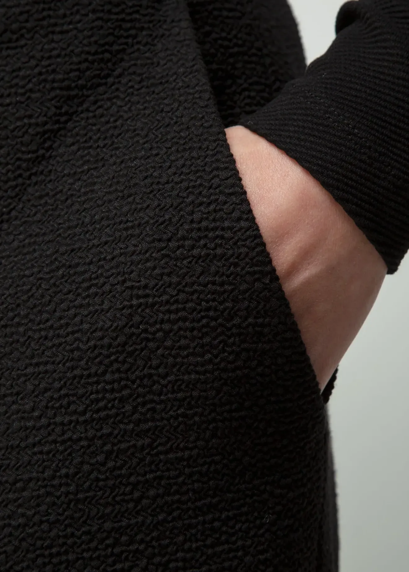 Vanilia Crinkle Structuur Chino Zwart Best