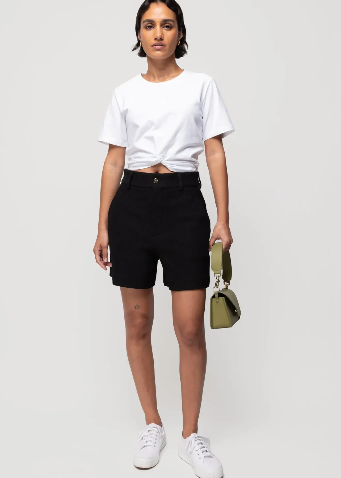 Vanilia Cropped Shirt Met Knoopdetail Wit Discount