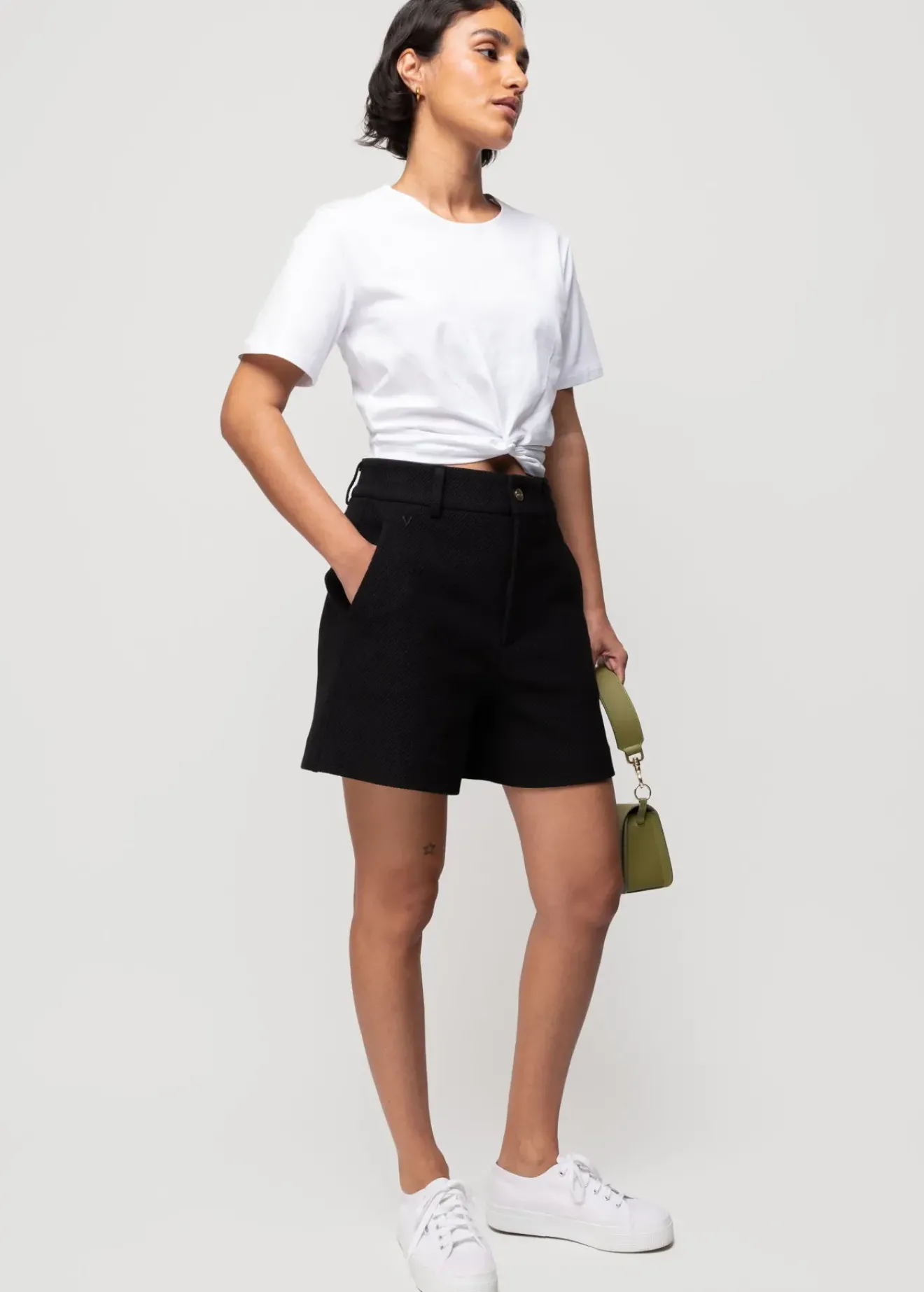 Vanilia Cropped Shirt Met Knoopdetail Wit Discount