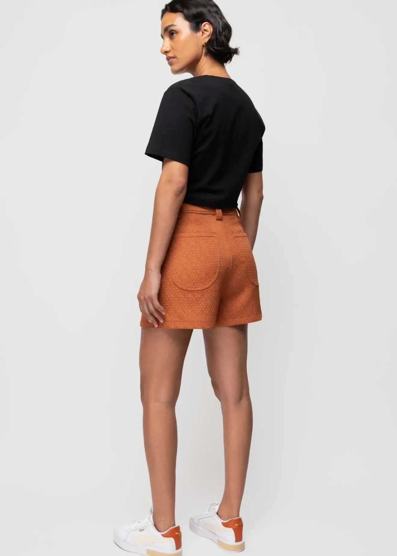Vanilia Cropped Shirt Met Knoopdetail Zwart Hot