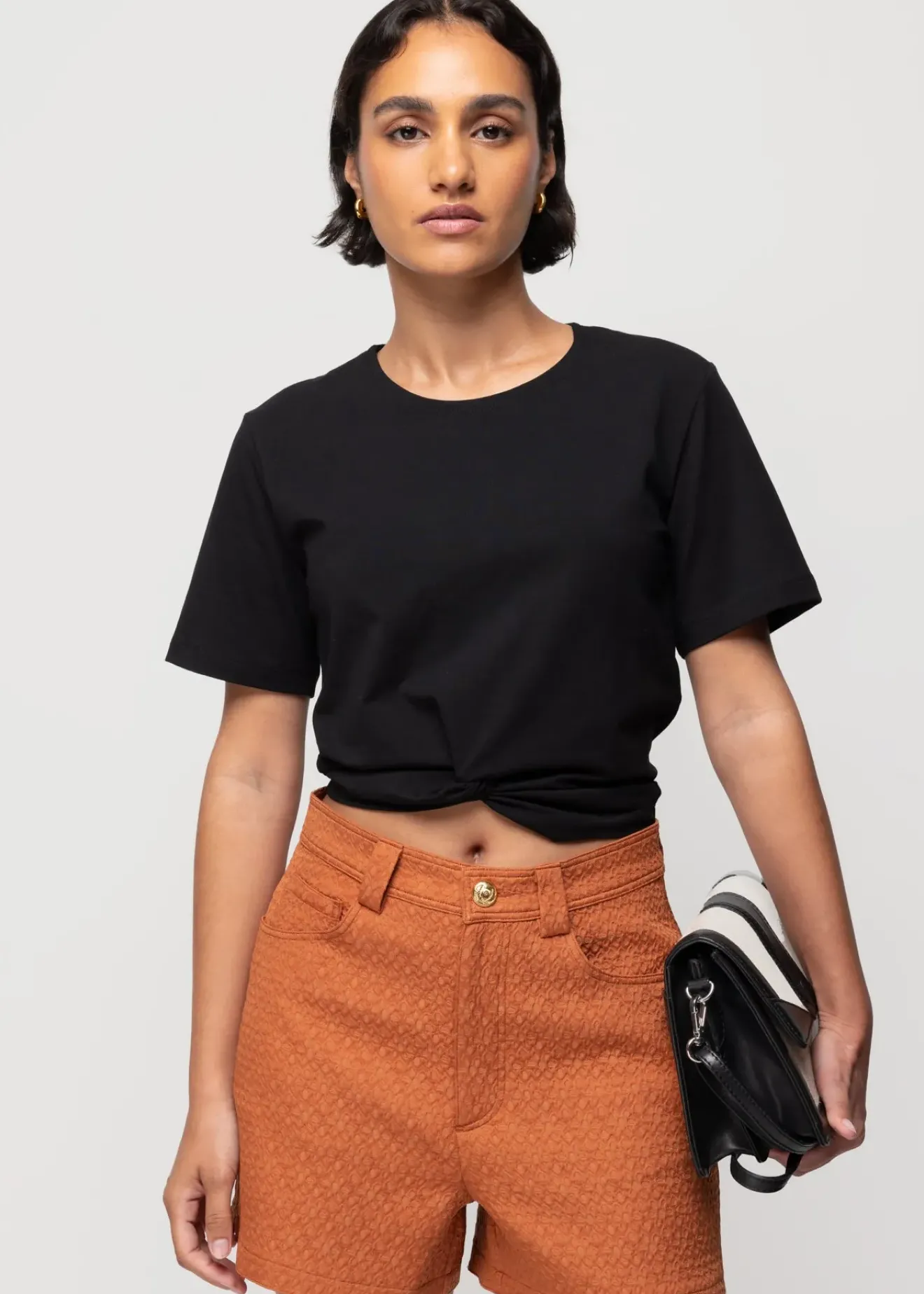 Vanilia Cropped Shirt Met Knoopdetail Zwart Hot