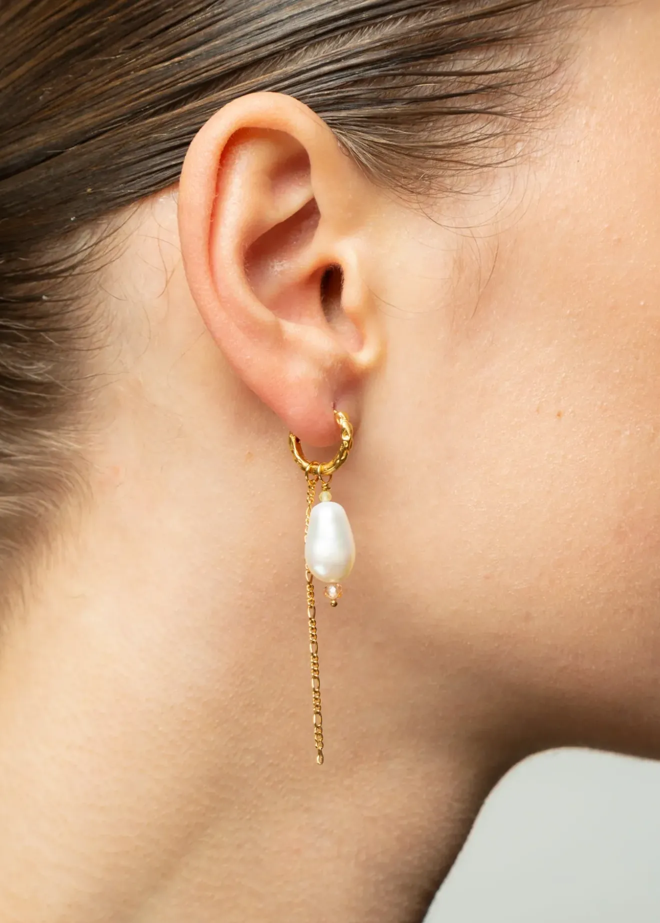 Vanilia Enamel Oorbellen Adeline Pearl Best