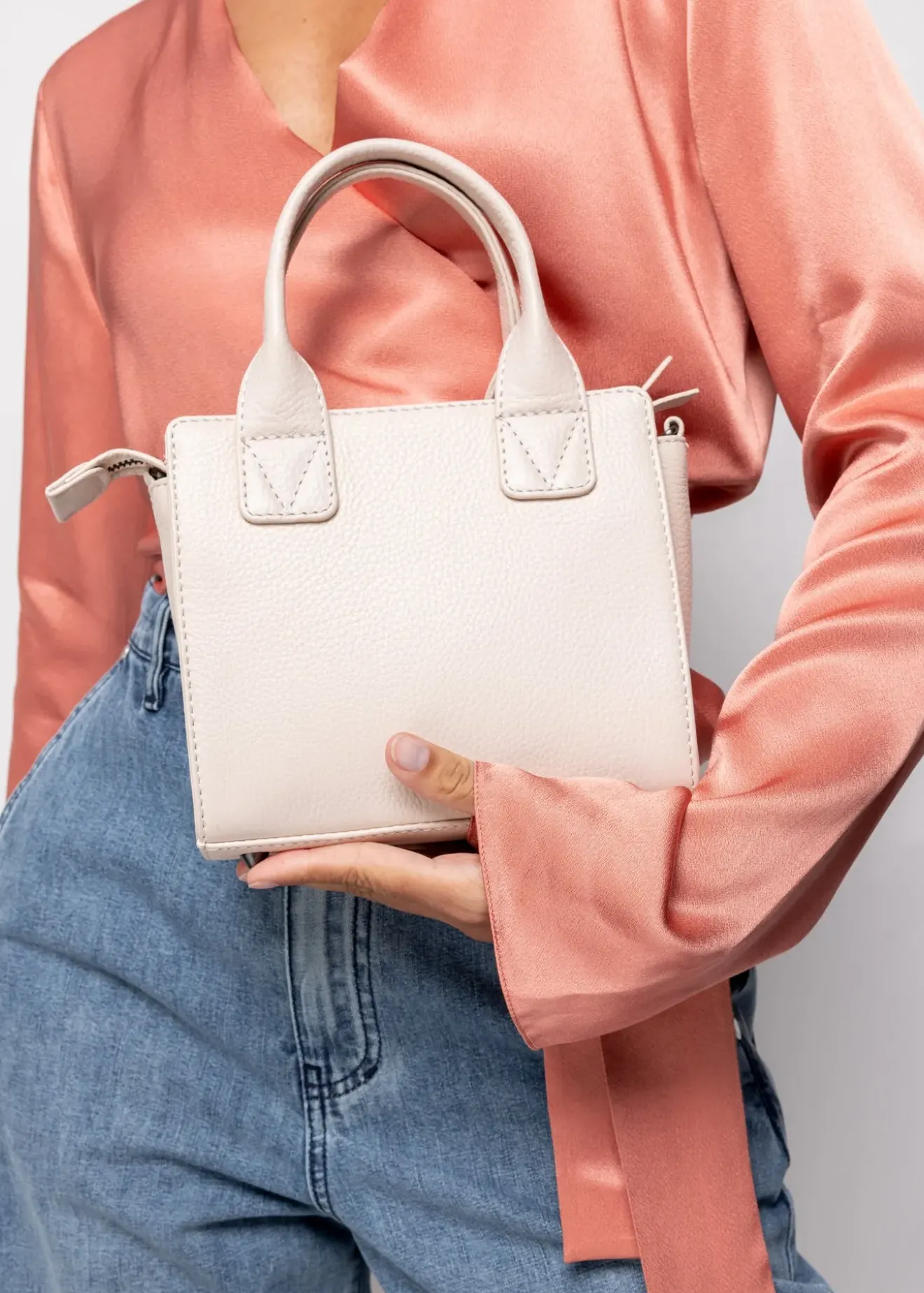 Vanilia Markberg Tas Maikal Small White Sand Online