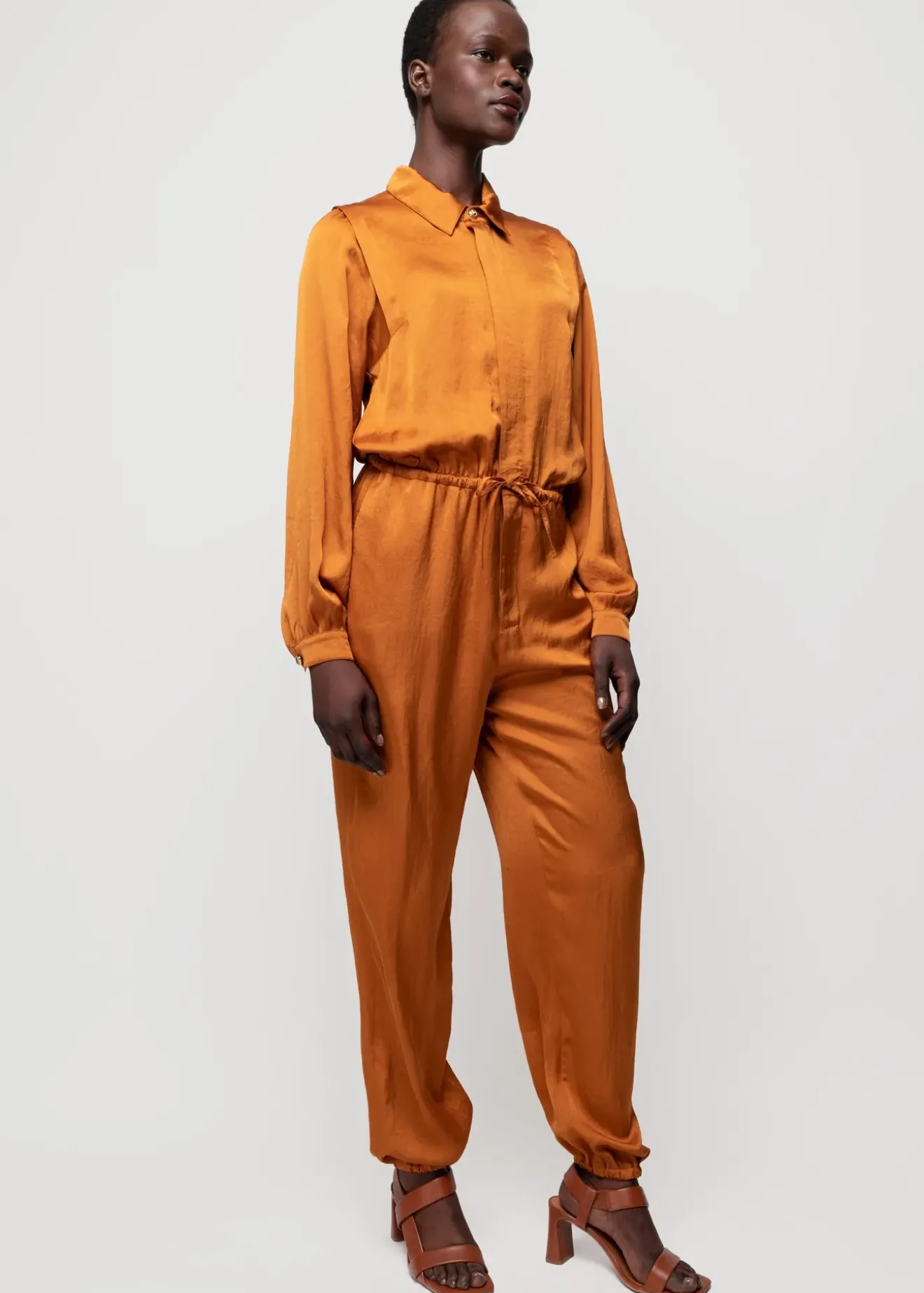 Vanilia Satijnen Jumpsuit Leather Brown Fashion