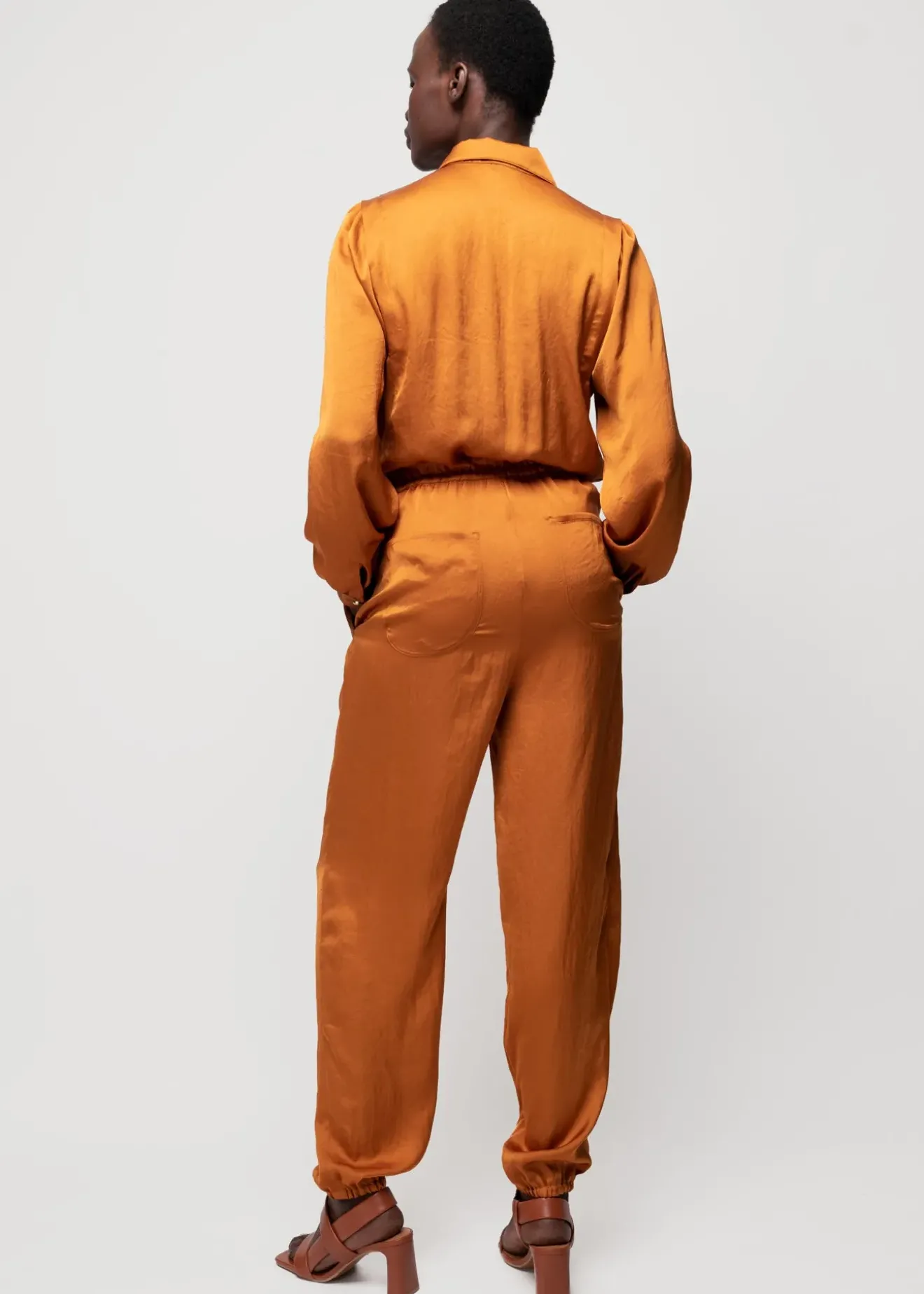 Vanilia Satijnen Jumpsuit Leather Brown Fashion