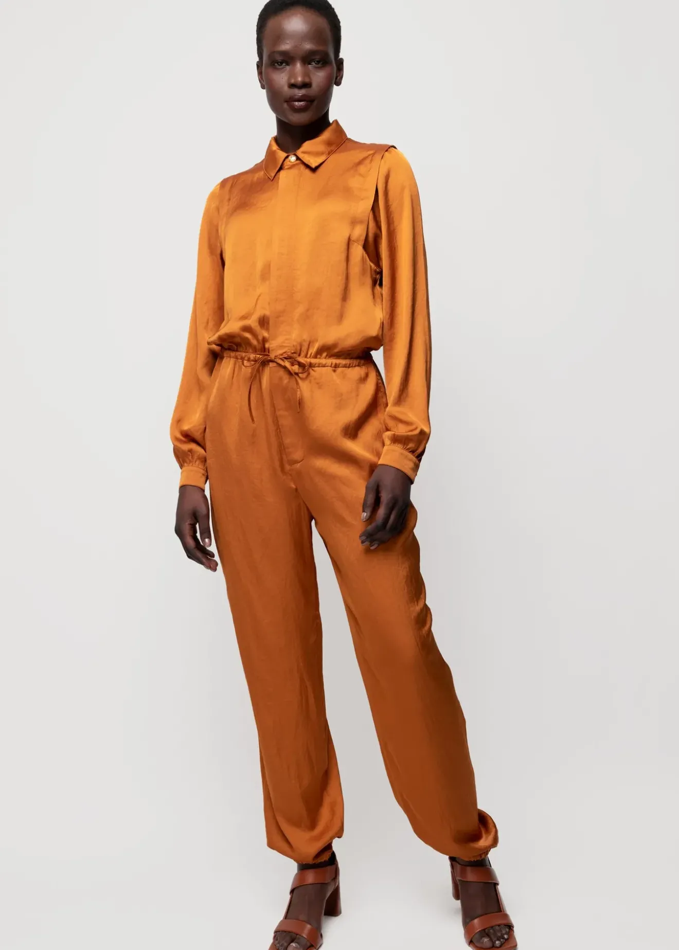 Vanilia Satijnen Jumpsuit Leather Brown Fashion