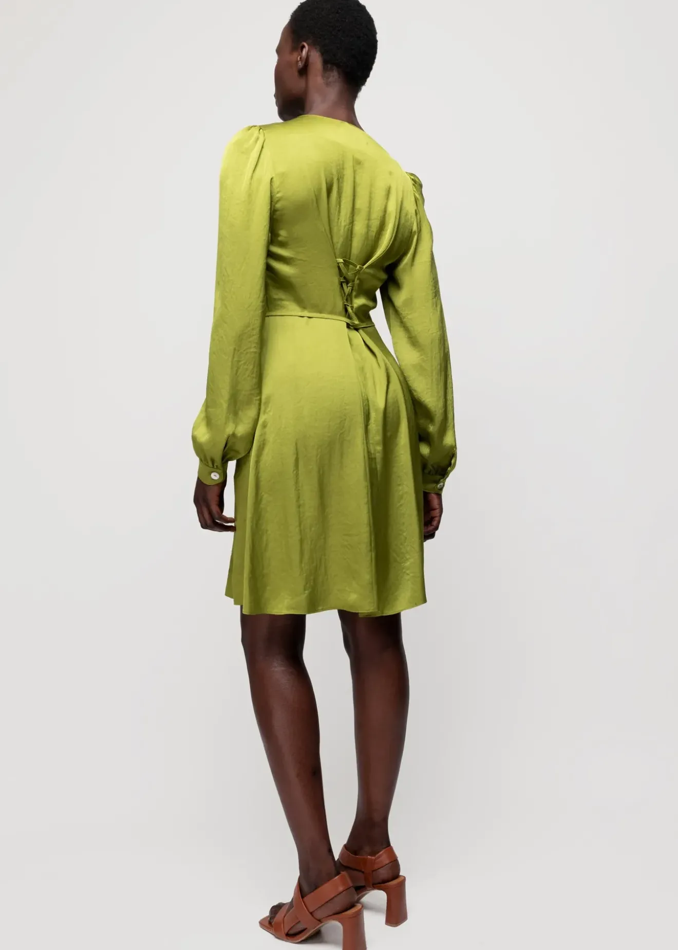 Vanilia Satijnen Mini Jurk Dark Lime Outlet