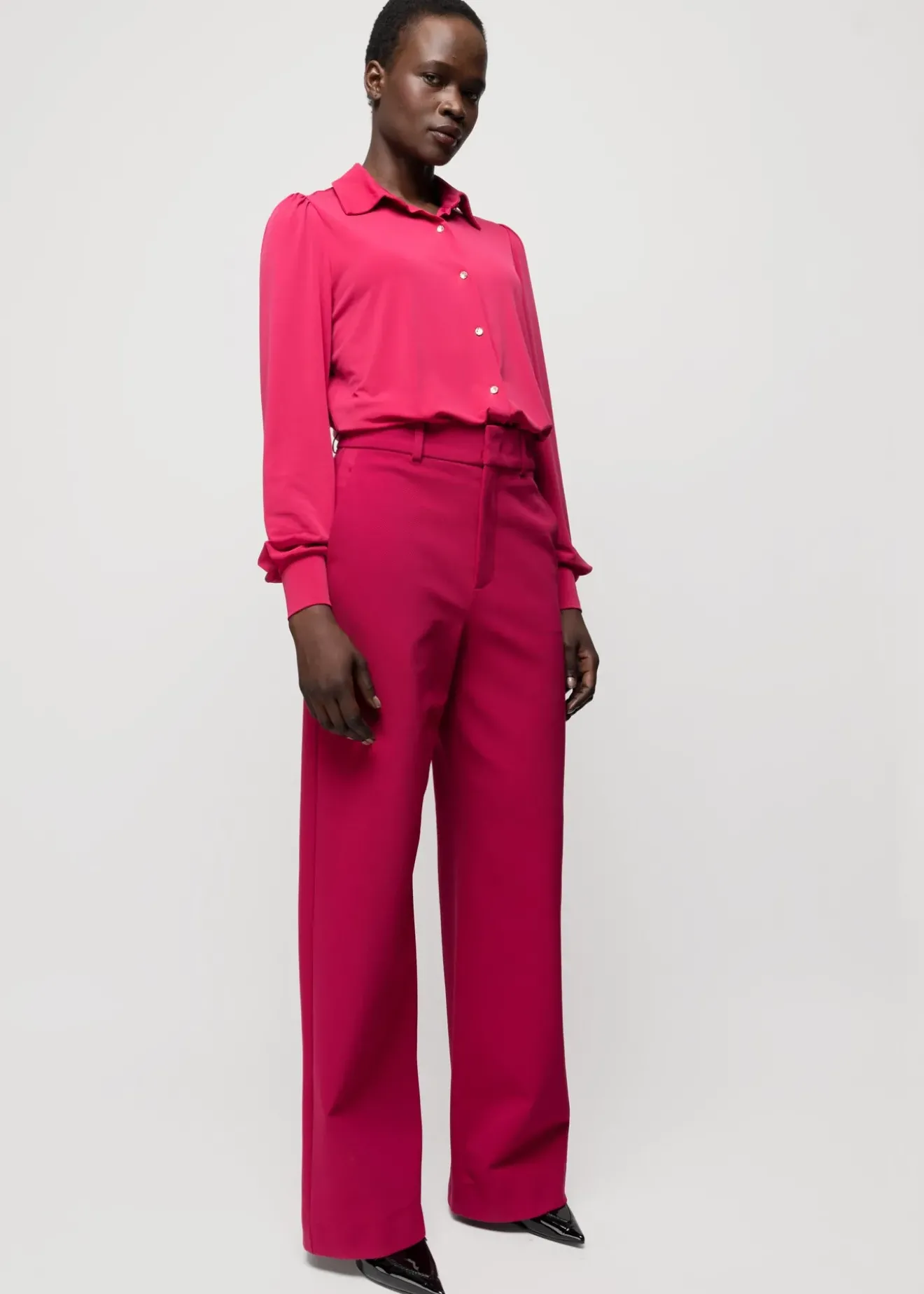 Vanilia Tricot Blouse Met Luxe Knopen Sangria Clearance