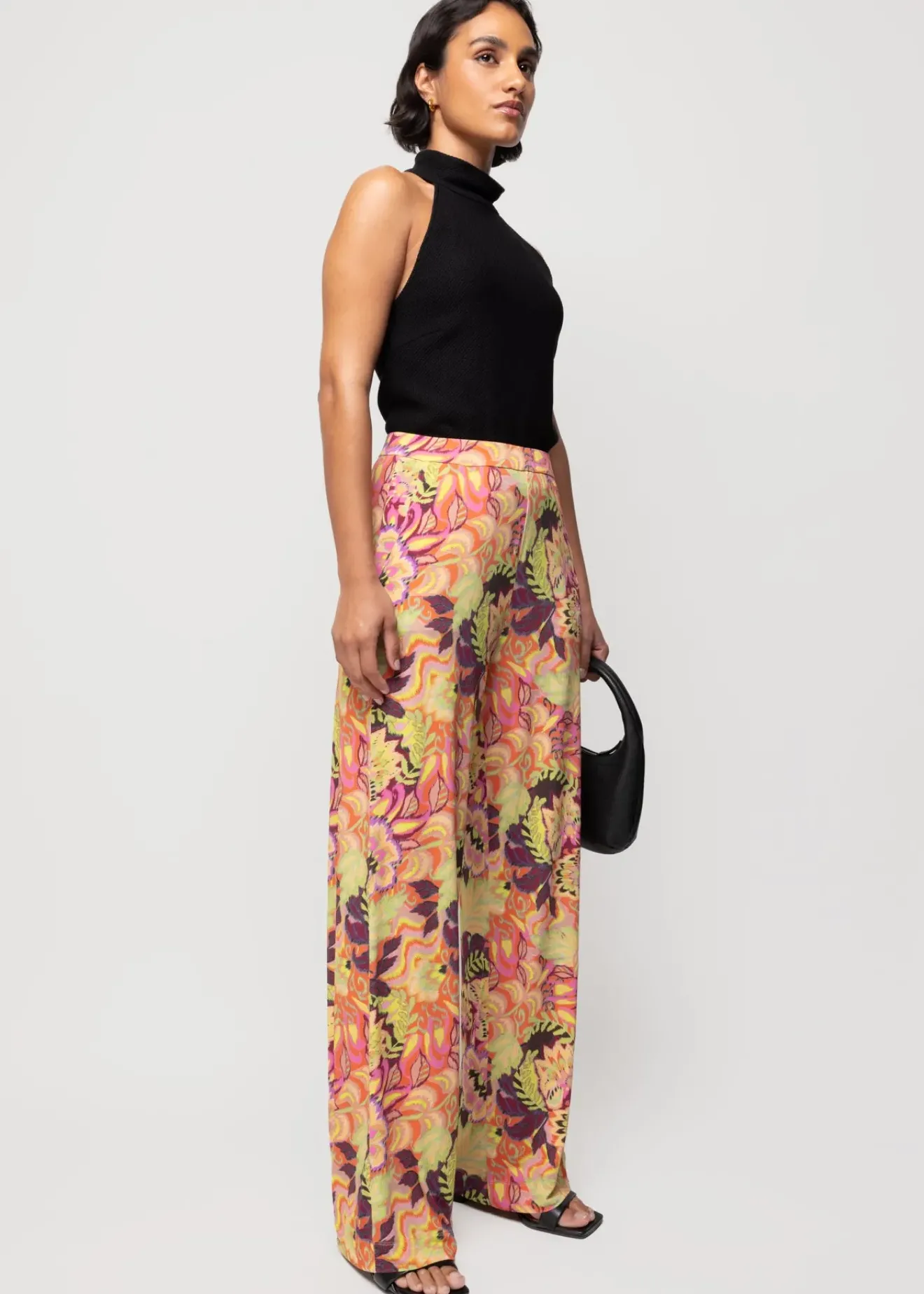 Vanilia Tricot Broek Met Print Vibrant Orange Pink Wine Online