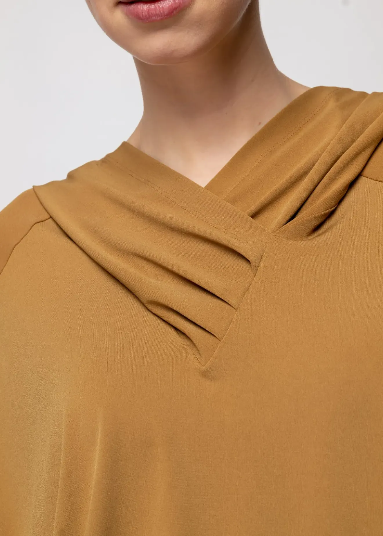 Vanilia Tricot Top Met Capuchon Breen Hot