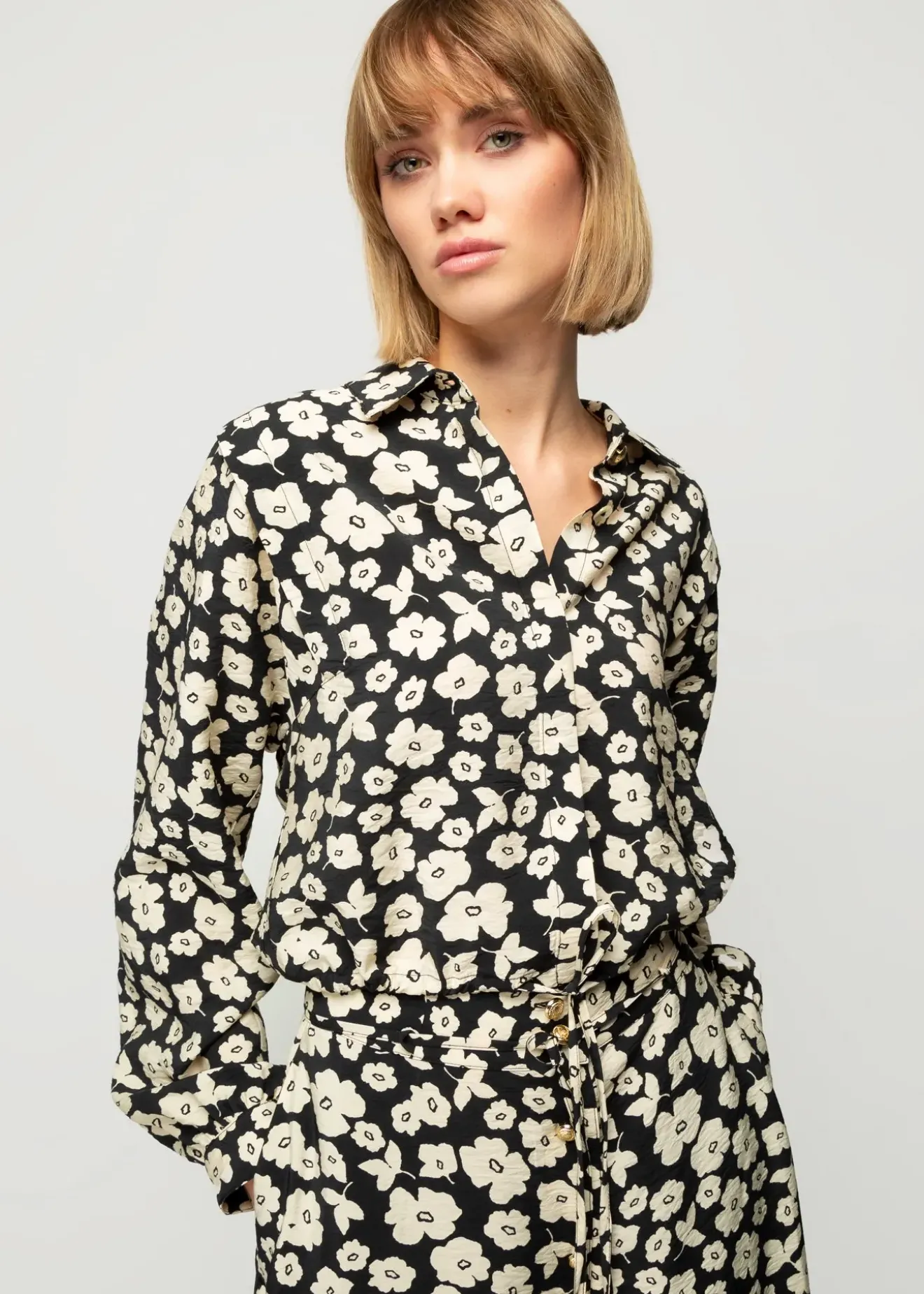 Vanilia Viscose Blouse Met Bloemenprint Black/Warm Ecru Discount