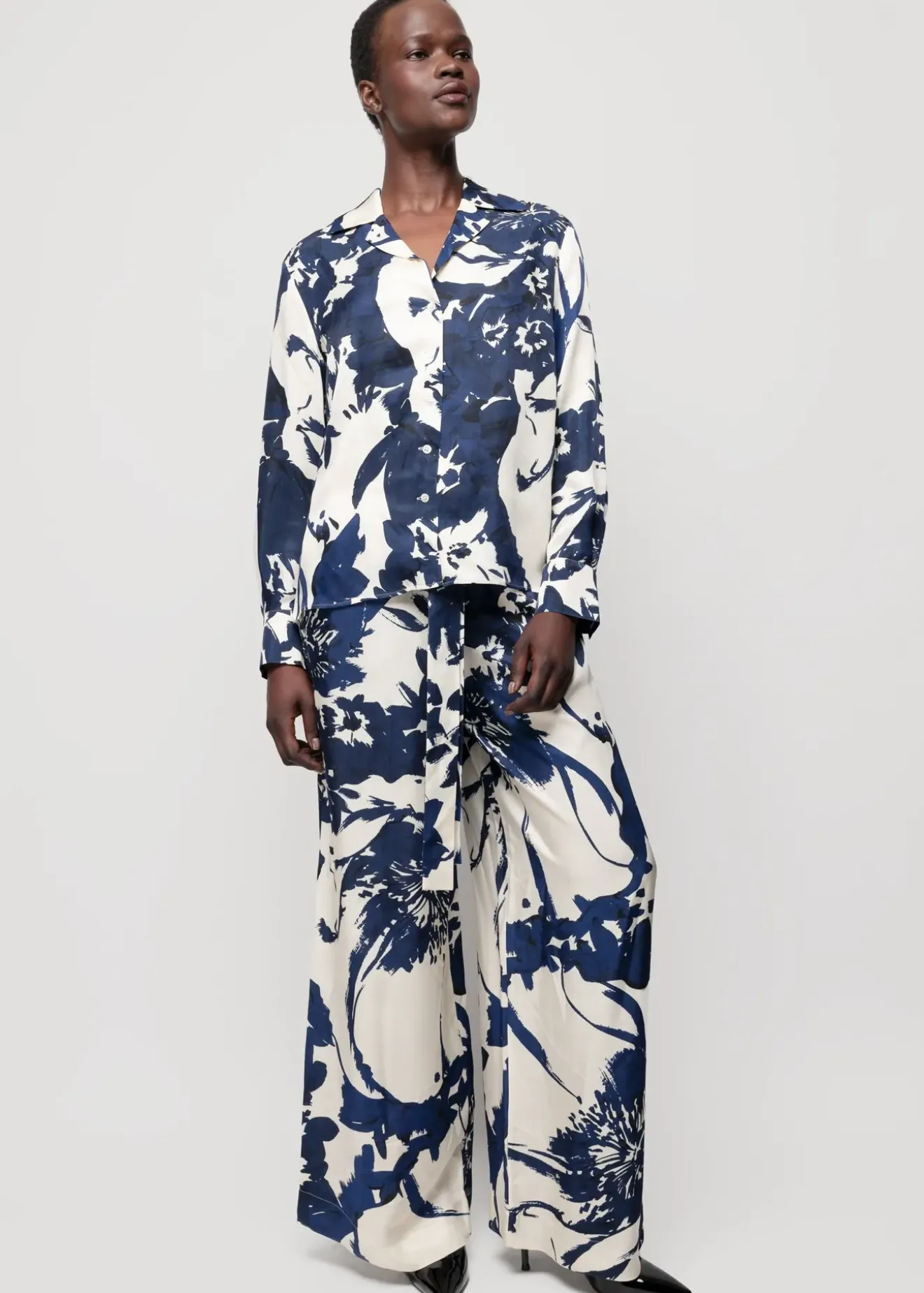 Vanilia Viscose Broek Met Bloemen Classic Navy / Ecru Discount
