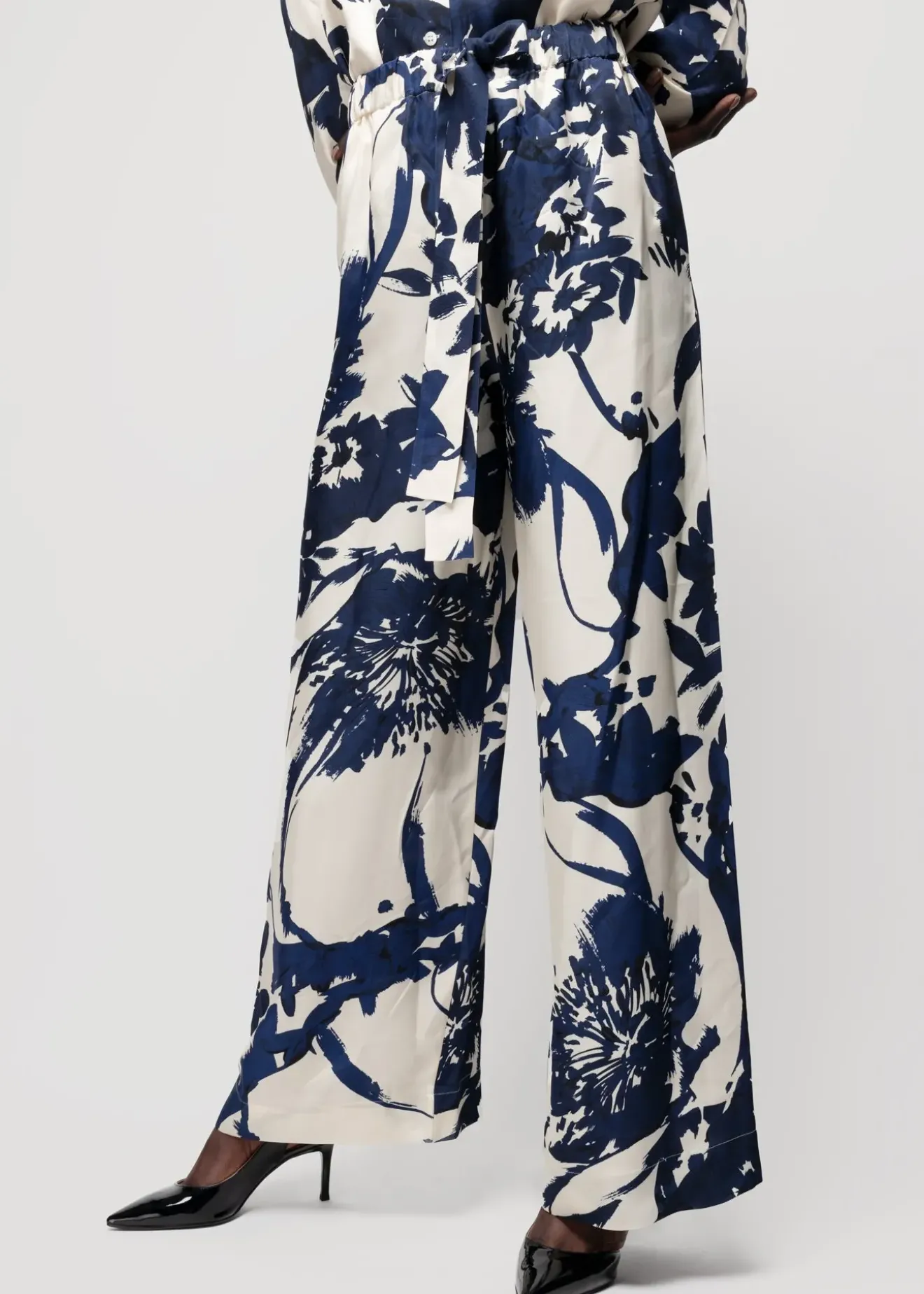 Vanilia Viscose Broek Met Bloemen Classic Navy / Ecru Discount