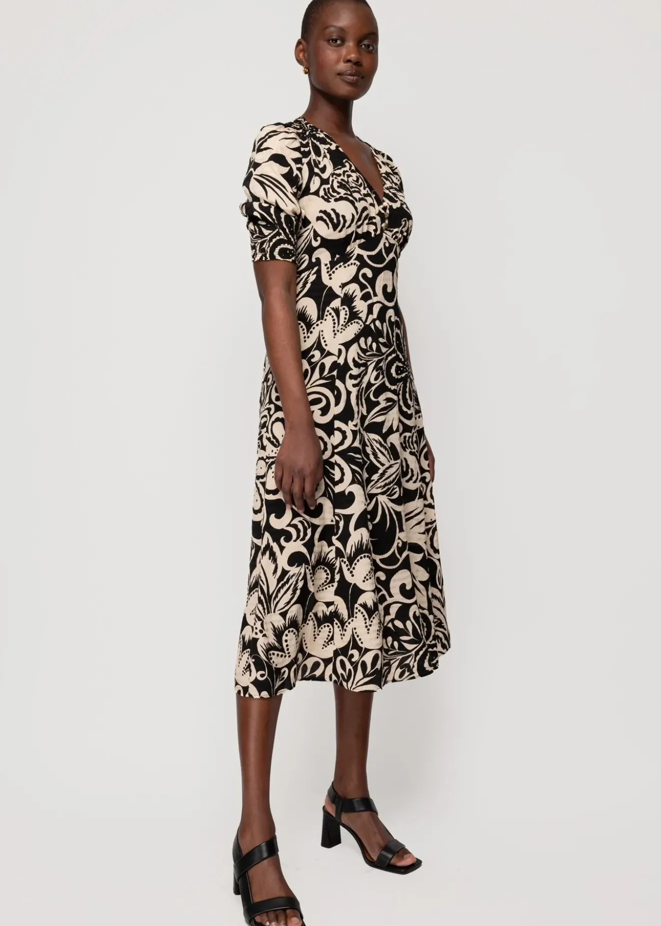 Vanilia Viscose Maxi Jurk Met Bloemenprint Antique Cotton/Black Clearance