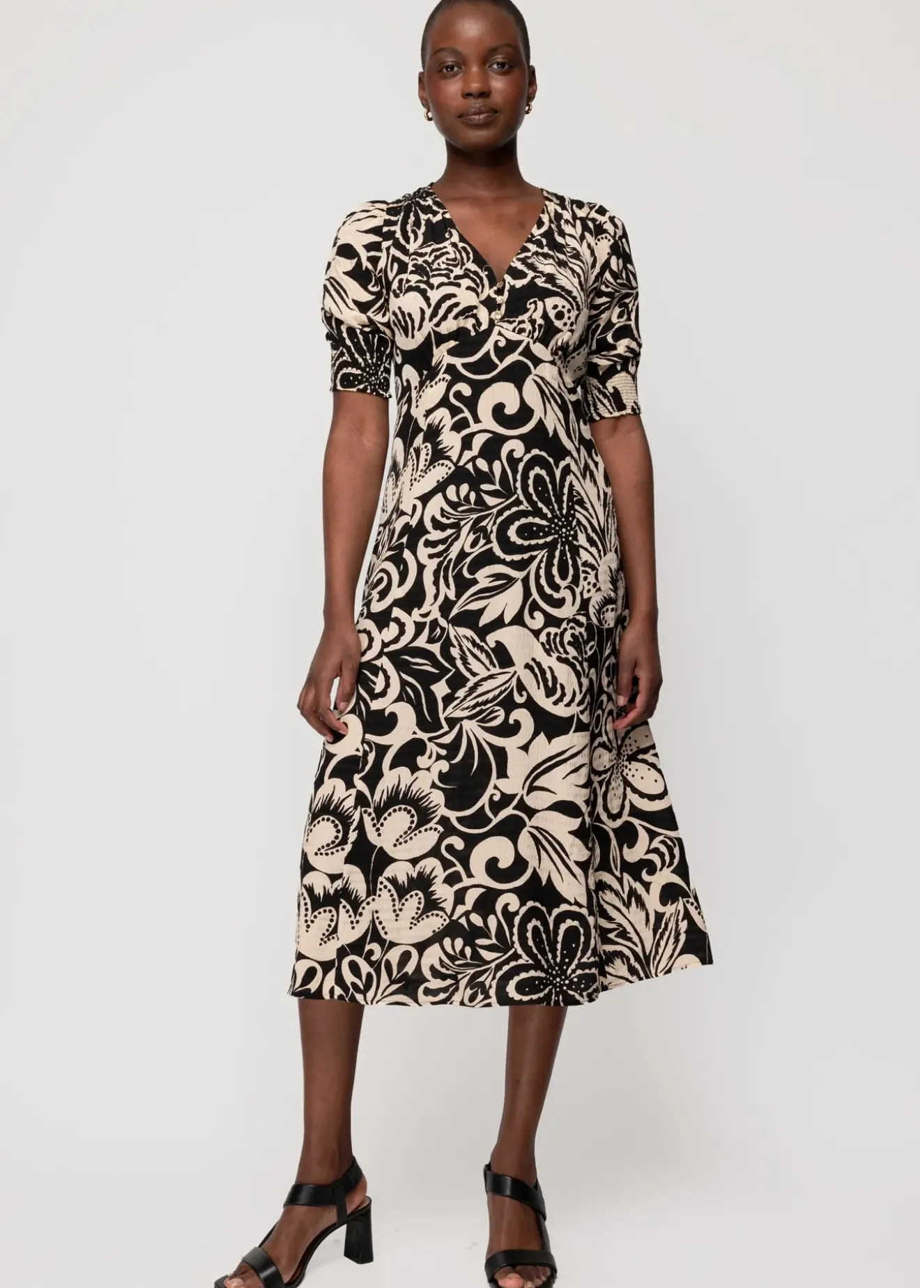 Vanilia Viscose Maxi Jurk Met Bloemenprint Antique Cotton/Black Clearance