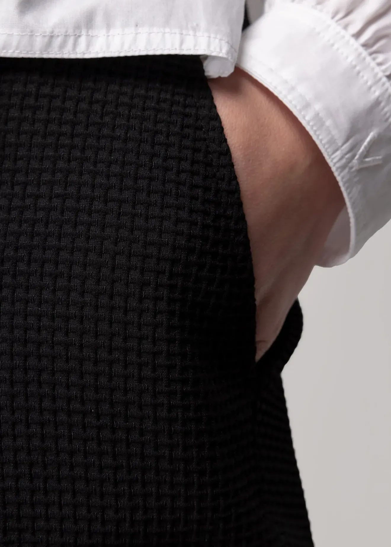 Vanilia Wafel Structuur Broek Tapered Fit Zwart Discount